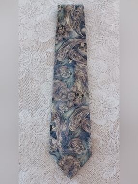 VTG DISNEY MICKEY, INC ALL SILK NECKTIE MADE IN USA HIDDEN MICKEY FLORAL/PAISLEY